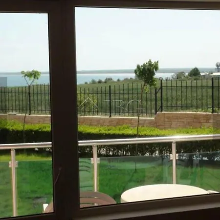 Impeccable 1-Bed Apartment In Aheloy Апартамент