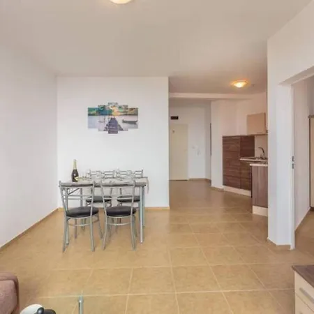 Impeccable 1-Bed Apartment In Aheloy Apartmán